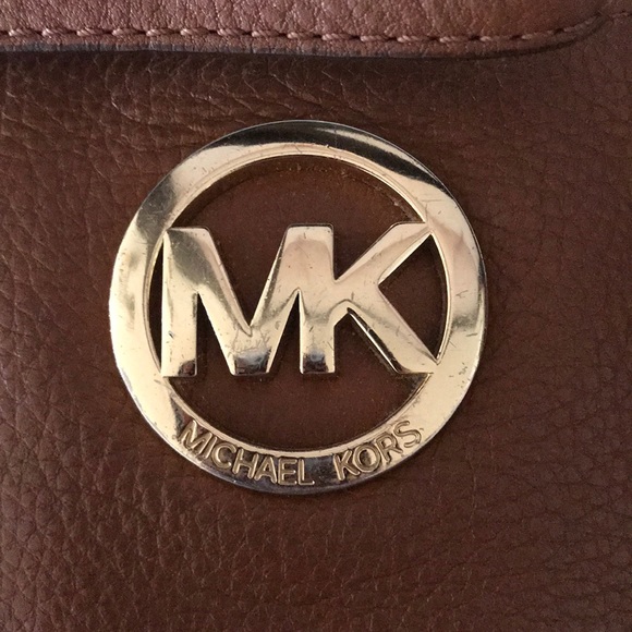 Michael Kors wristlet - Picture 2 of 3
